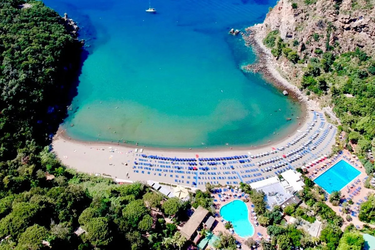 Tour delle Isole, Spiaggia di San Montano
